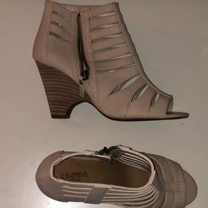 Cream zip up casual heels